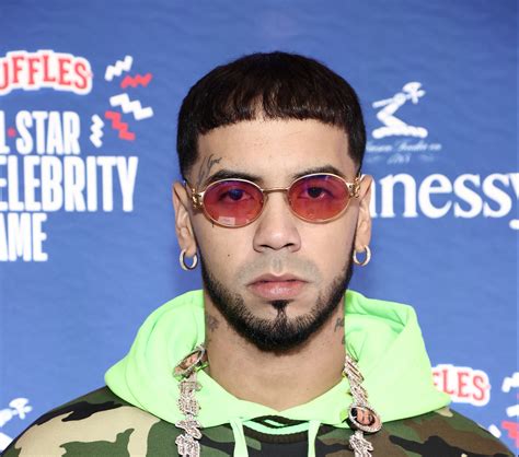 anuel sin playera|Anuel AA se quita la camisa y presume su tatuaje de。